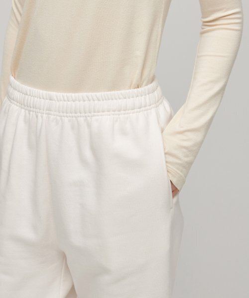 MUSINSA STANDARD WOMAN（ムシンサスタンダードウーマン）の「ウィメンズクロップスウェットパンツ[クリーム]（スウェットパンツ・レディース・その他・SMALL/MEDIUM/LARGE）」の5枚目の写真