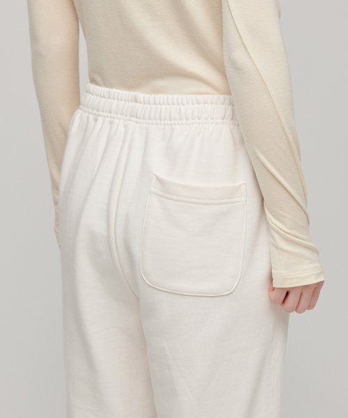 MUSINSA STANDARD WOMAN（ムシンサスタンダードウーマン）の「ウィメンズクロップスウェットパンツ[クリーム]（スウェットパンツ・レディース・その他・SMALL/MEDIUM/LARGE）」の6枚目の写真