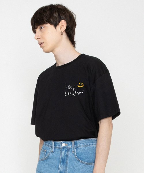 GRAVER（グレーバー）の「[ユニセックス]ドローイングスマイルライフロゴ半袖Tシャツ_ブラック（Tシャツ/カットソー・レディース・ブラック・SMALL/X-LARGE/LARGE/MEDIUM）」の2枚目の写真