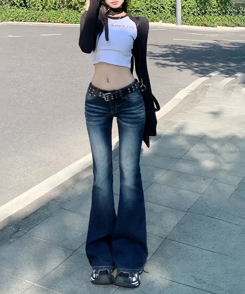 VIBGYOR（ヴィブジョー）の「【EIZZ/アイズ】Y2K ローライズ フレアデニムパンツ（デニムパンツ・レディース・ブルー・FREE）」の3枚目の写真