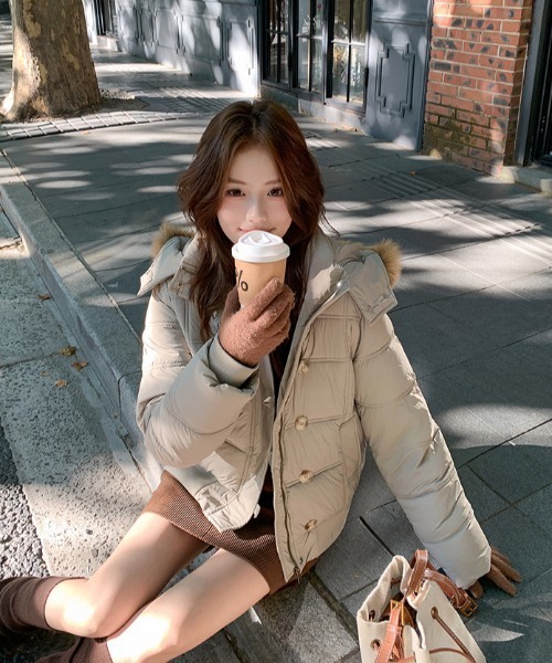FAVORITO（ファヴォリート）の「ファーフード取り外せコート（ブルゾン・レディース・モカ/ネイビー・M/L）」の11枚目の写真
