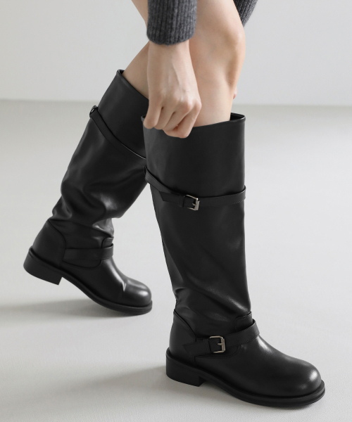 SAPPUN(サプン)の「Dmerin バックル ストラップ ロングブーツ (3.5cm)(ブーツ・レディース・ダークブラウン/ブラック・22.5cm/25cm/25.5cm/23cm/24cm/24.5cm/23.5cm)」の4枚目の写真