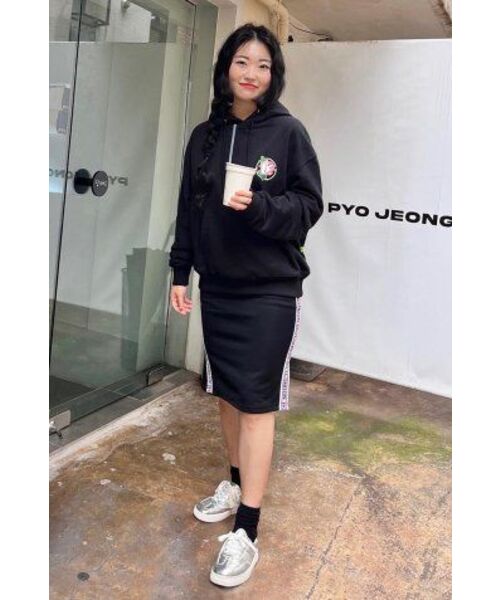 VERSE ONE(バースワン)の「FLOWER SYMBOL LOGO PULLOVER HOODIE BLACK(パーカー・レディース・その他・LARGE/MEDIUM/SMALL)」の9枚目の写真