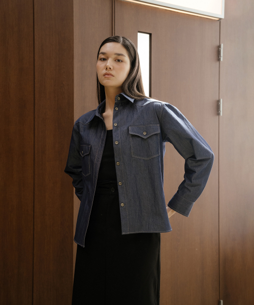 YOUNESS(ユニス)の「ディープブルーデニムシャツ(シャツ/ブラウス・レディース・その他・FREE)」の1枚目の写真