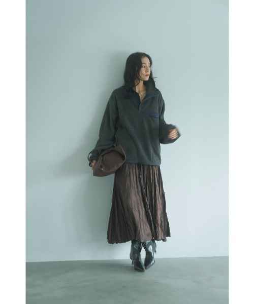 marjour（マージュール）の「WASHER PLEATS SATIN SKIRT（スカート・レディース・ブラウン・M）」の6枚目の写真