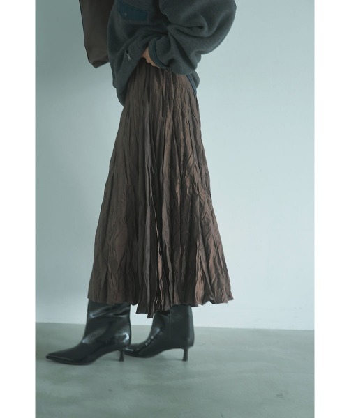marjour（マージュール）の「WASHER PLEATS SATIN SKIRT（スカート・レディース・ブラウン・M）」の13枚目の写真