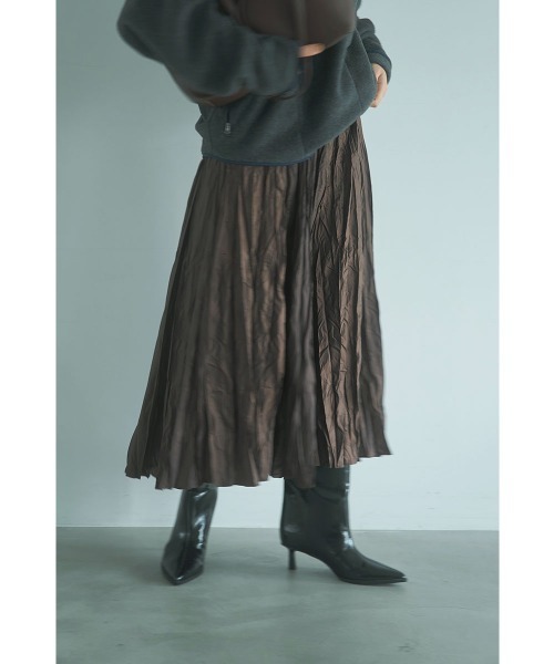 marjour（マージュール）の「WASHER PLEATS SATIN SKIRT（スカート・レディース・ブラウン・M）」の14枚目の写真