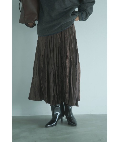 marjour（マージュール）の「WASHER PLEATS SATIN SKIRT（スカート・レディース・ブラウン・M）」の15枚目の写真