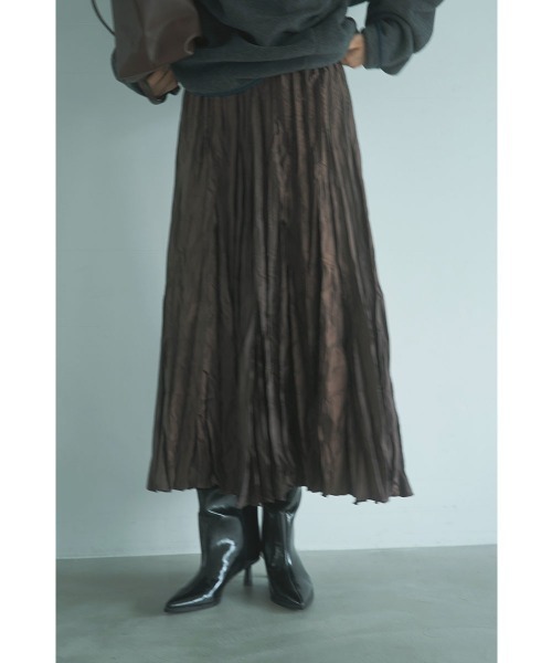 marjour（マージュール）の「WASHER PLEATS SATIN SKIRT（スカート・レディース・ブラウン・M）」の16枚目の写真