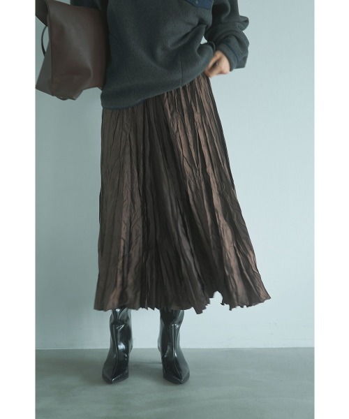 marjour（マージュール）の「WASHER PLEATS SATIN SKIRT（スカート・レディース・ブラウン・M）」の17枚目の写真