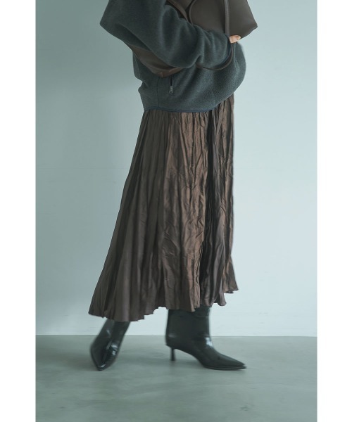 marjour（マージュール）の「WASHER PLEATS SATIN SKIRT（スカート・レディース・ブラウン・M）」の18枚目の写真