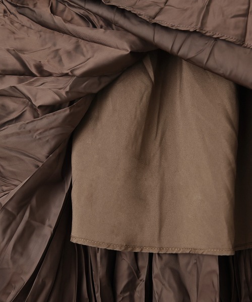 marjour（マージュール）の「WASHER PLEATS SATIN SKIRT（スカート・レディース・ブラウン・M）」の2枚目の写真