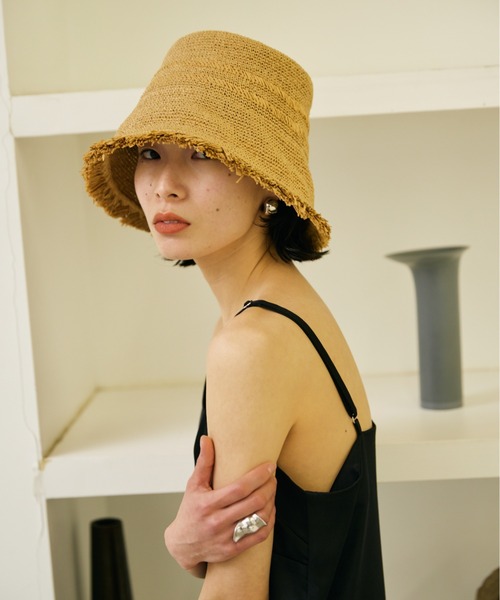 AIC.（エーアイシー）の「ペーパーフリンジバケットハット/サイズ調節可能（ハット・レディース・ブラック/ベージュ・FREE）」の6枚目の写真