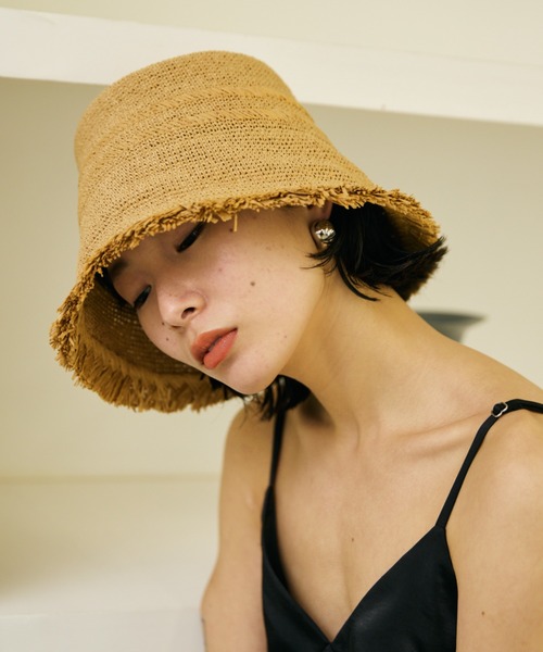 AIC.（エーアイシー）の「ペーパーフリンジバケットハット/サイズ調節可能（ハット・レディース・ブラック/ベージュ・FREE）」の4枚目の写真