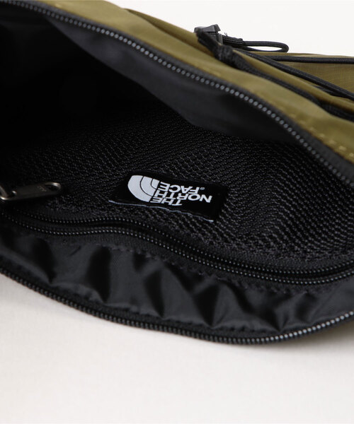 THE NORTH FACE(ザノースフェイス)の「【THE NORTH FACE】BOREALIS SLIM CROSS BAG(ショルダーバッグ・レディース・ライトベージュ/ダークオリーブ・FREE)」の6枚目の写真