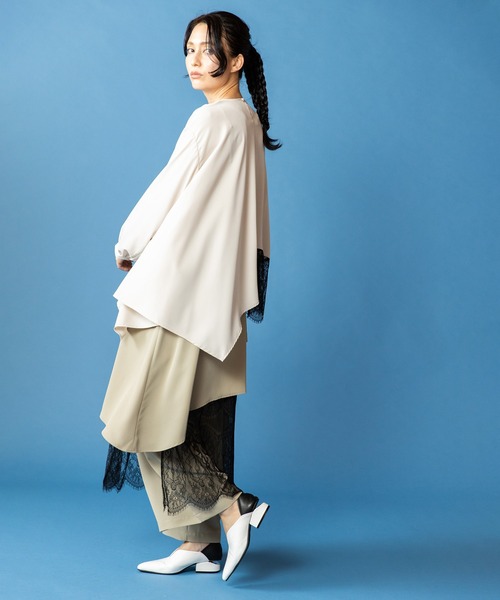 OSMOSIS（オズモーシス）の「アシンメトリーレース切替ブラウス（シャツ/ブラウス・レディース・ライトベージュ/ブラック/ホワイト・ONE SIZE）」の5枚目の写真