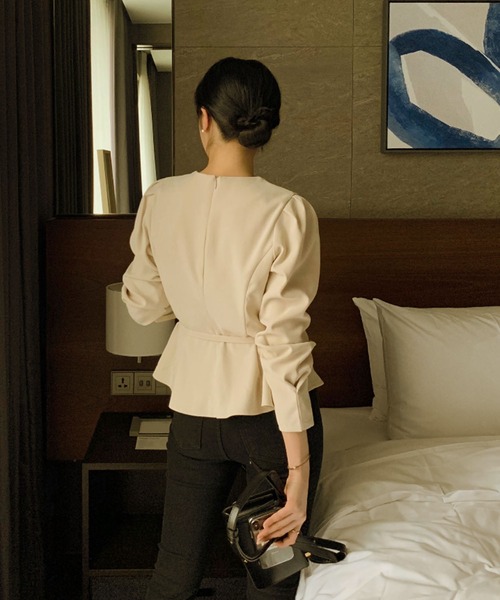 MILAE(ミレ)の「ノーカラーペプラムブラウスベルト付き(シャツ/ブラウス・レディース・ブラック/モカ/ベージュ・FREE)」の5枚目の写真