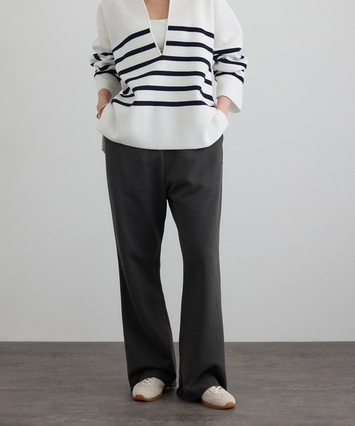 SALON adam et rope'（サロン アダム エ ロペ）の「【WEB・一部店舗限定】セミフレアスウェットパンツ / セットアップ対応（その他パンツ・レディース・チャコールグレー/オフホワイト/ブラウン系その他2・FREE）」の5枚目の写真