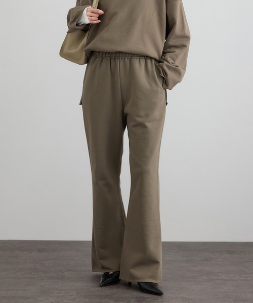 SALON adam et rope'（サロン アダム エ ロペ）の「【WEB・一部店舗限定】セミフレアスウェットパンツ / セットアップ対応（その他パンツ・レディース・チャコールグレー/オフホワイト/ブラウン系その他2・FREE）」の11枚目の写真