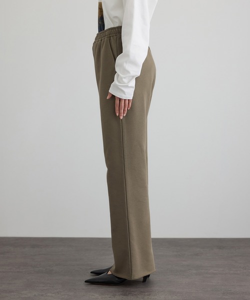 SALON adam et rope'（サロン アダム エ ロペ）の「【WEB・一部店舗限定】セミフレアスウェットパンツ / セットアップ対応（その他パンツ・レディース・チャコールグレー/オフホワイト/ブラウン系その他2・FREE）」の13枚目の写真