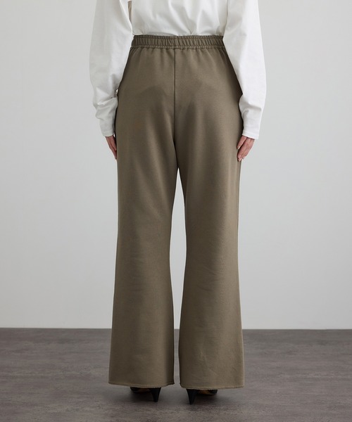 SALON adam et rope'（サロン アダム エ ロペ）の「【WEB・一部店舗限定】セミフレアスウェットパンツ / セットアップ対応（その他パンツ・レディース・チャコールグレー/オフホワイト/ブラウン系その他2・FREE）」の14枚目の写真
