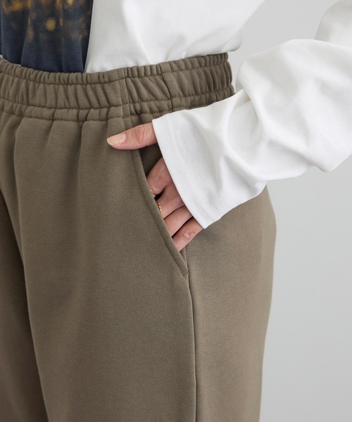 SALON adam et rope'（サロン アダム エ ロペ）の「【WEB・一部店舗限定】セミフレアスウェットパンツ / セットアップ対応（その他パンツ・レディース・チャコールグレー/オフホワイト/ブラウン系その他2・FREE）」の16枚目の写真