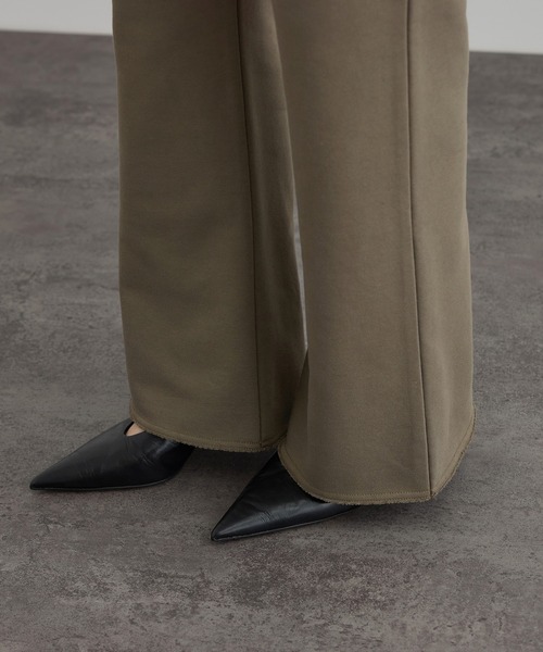 SALON adam et rope'（サロン アダム エ ロペ）の「【WEB・一部店舗限定】セミフレアスウェットパンツ / セットアップ対応（その他パンツ・レディース・チャコールグレー/オフホワイト/ブラウン系その他2・FREE）」の17枚目の写真