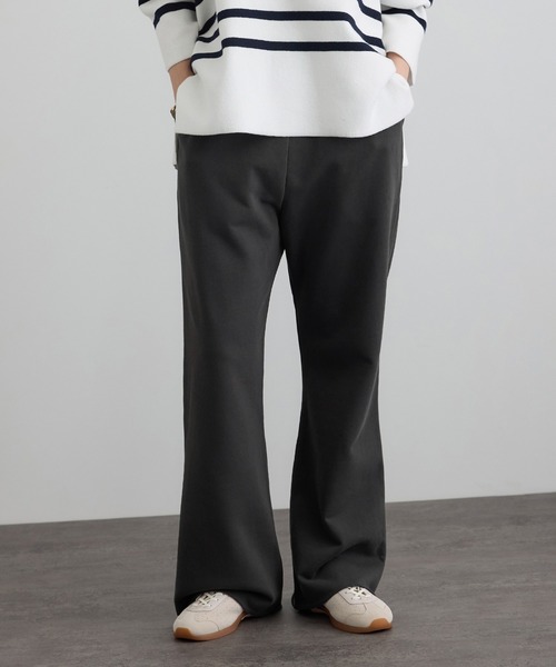 SALON adam et rope'（サロン アダム エ ロペ）の「【WEB・一部店舗限定】セミフレアスウェットパンツ / セットアップ対応（その他パンツ・レディース・チャコールグレー/オフホワイト/ブラウン系その他2・FREE）」の22枚目の写真