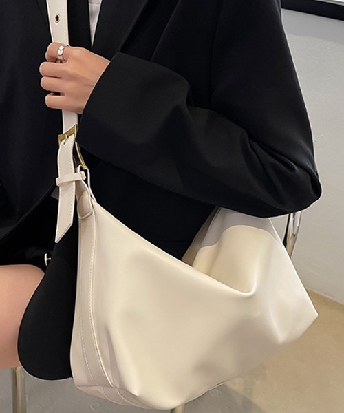 セール】ハトメショルダー 大容量クロスボディバッグ（ショルダー