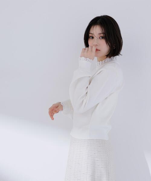 NATURAL BEAUTY BASIC（ナチュラルビューティーベーシック）の「◇レースフリルドッキングニット（ニット/セーター・レディース・ライトグリーン/ネイビー/グレー/オフホワイト・FREE）」の2枚目の写真