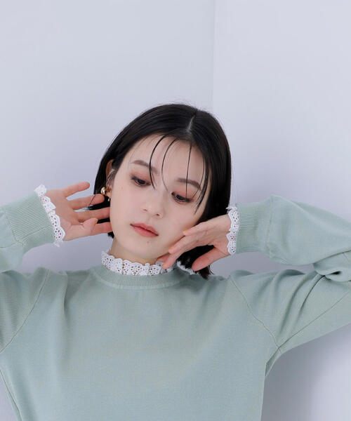 NATURAL BEAUTY BASIC（ナチュラルビューティーベーシック）の「◇レースフリルドッキングニット（ニット/セーター・レディース・ライトグリーン/ネイビー/グレー/オフホワイト・FREE）」の3枚目の写真