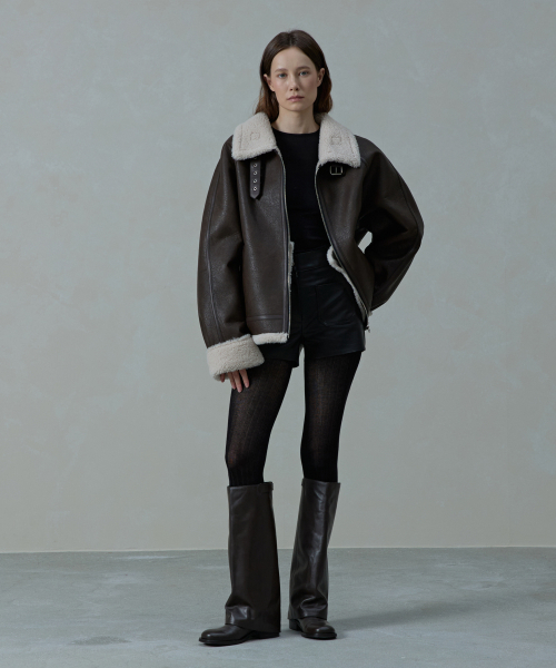 AHRE(アフレ)の「Baum Oversized Reversible Shearling Mustang_2Color(ムートンコート・レディース・その他・SMALL/LARGE/S size/L size)」の2枚目の写真