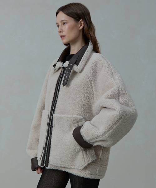AHRE(アフレ)の「Baum Oversized Reversible Shearling Mustang_2Color(ムートンコート・レディース・その他・SMALL/LARGE/S size/L size)」の3枚目の写真