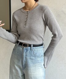 ヘンリーネック袖フレアリブニット