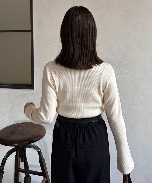 Thevon(ゼボン)の「ヘンリーネック袖フレアリブニット(ニット/セーター・レディース・グレー/ブラック/アイボリー/イエロー・FREE)」の7枚目の写真