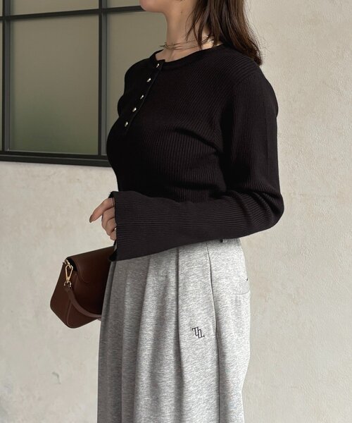 Thevon(ゼボン)の「ヘンリーネック袖フレアリブニット(ニット/セーター・レディース・グレー/ブラック/アイボリー/イエロー・FREE)」の13枚目の写真