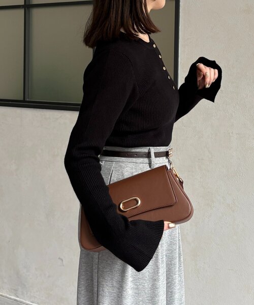 Thevon(ゼボン)の「ヘンリーネック袖フレアリブニット(ニット/セーター・レディース・グレー/ブラック/アイボリー/イエロー・FREE)」の15枚目の写真