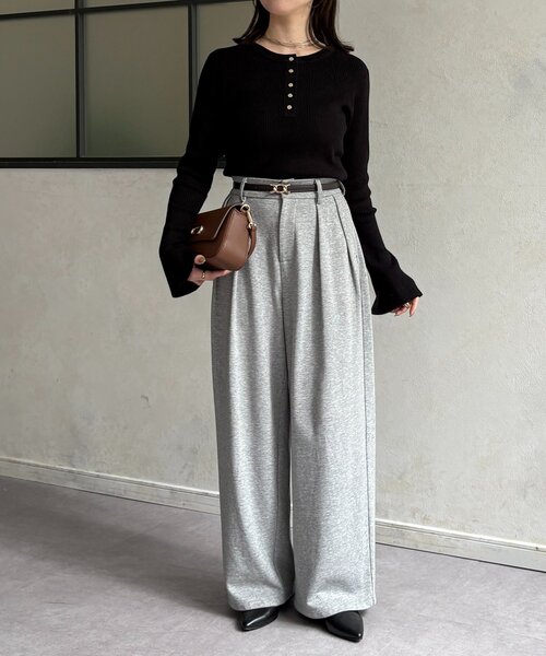 Thevon(ゼボン)の「ヘンリーネック袖フレアリブニット(ニット/セーター・レディース・グレー/ブラック/アイボリー/イエロー・FREE)」の16枚目の写真