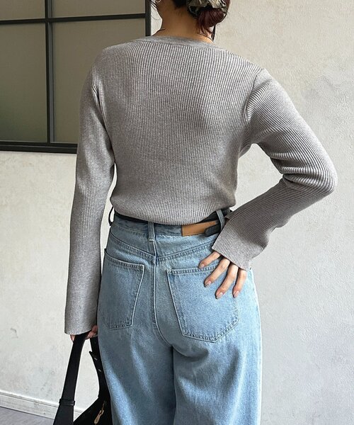 Thevon(ゼボン)の「ヘンリーネック袖フレアリブニット(ニット/セーター・レディース・グレー/ブラック/アイボリー/イエロー・FREE)」の22枚目の写真