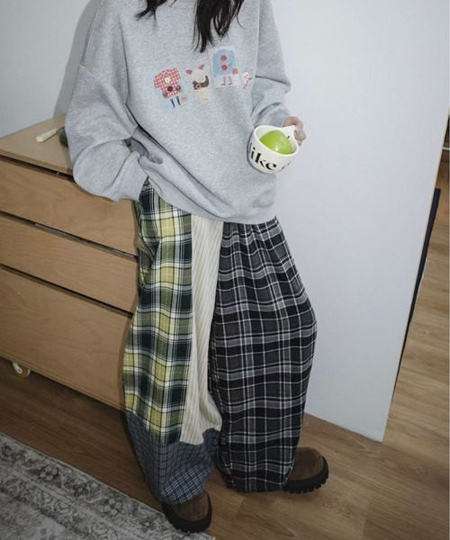 AsheKsha(アシクシャ)の「アメリカンスタイルのトレンドパッチワークルーズワイドパンツ(その他パンツ・レディース・ブラック・S/M)」の3枚目の写真