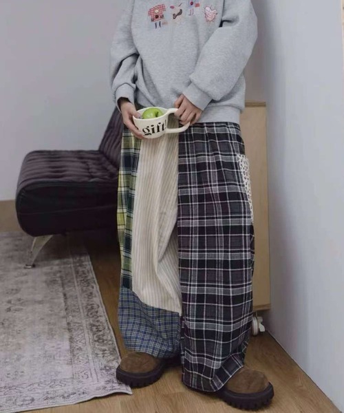 AsheKsha(アシクシャ)の「アメリカンスタイルのトレンドパッチワークルーズワイドパンツ(その他パンツ・レディース・ブラック・S/M)」の4枚目の写真