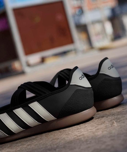 adidas（アディダス）の「アディダス adidas バレダ メリー ジェーン（スニーカー・レディース・ブラック×ホワイト・23.0cm/23.5cm/24.0cm/24.5cm/25.0cm）」の4枚目の写真