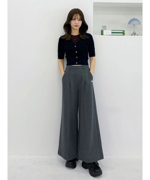 FILA（フィラ）の「【FILA別注】裏毛センターシームパンツ（その他パンツ・レディース・チャコールグレー/グレー・MEDIUM/SMALL）」の6枚目の写真