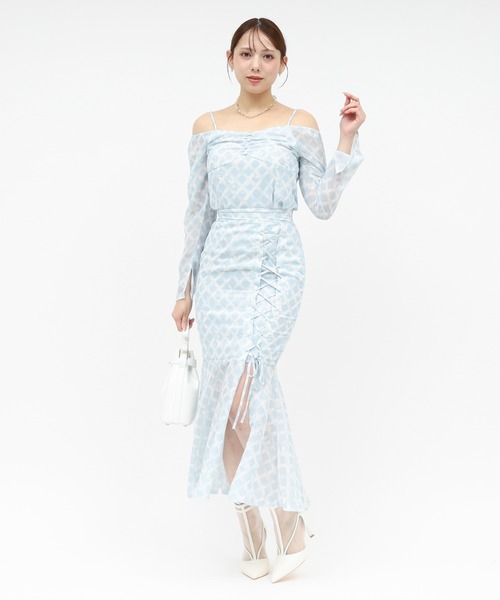 ROYAL PARTY(ロイヤルパーティー)の「オリジナルフラワー柄オフショルダーブラウス(シャツ/ブラウス・レディース・ブルー/ブラウン・FREE)」の11枚目の写真