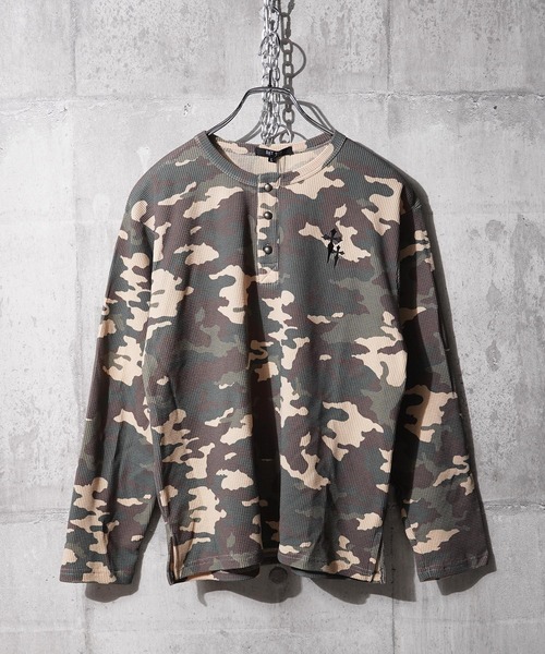 1111clothing(ワンフォークロージング)の「カモフラージュ サーマル ヘンリーネック ロングスリーブ Tシャツ / Camouflage Thermal Henley Neck Long Sleeve T-Shirt(Tシャツ/カットソー・メンズ・カーキ系1/カーキ系2・L/M)」の4枚目の写真