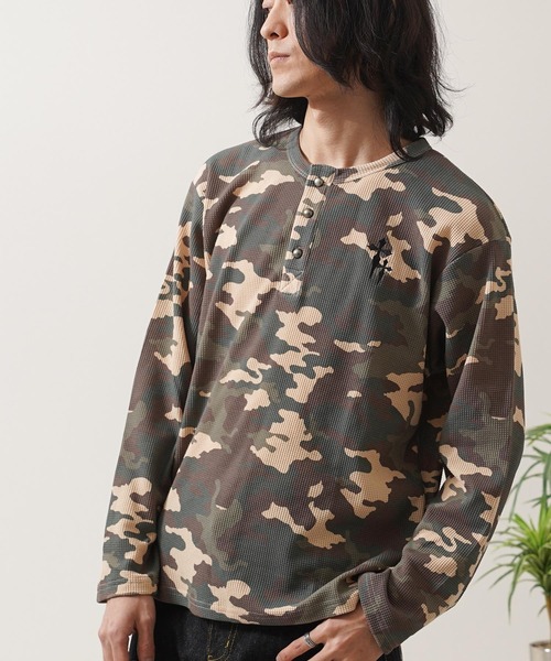 1111clothing(ワンフォークロージング)の「カモフラージュ サーマル ヘンリーネック ロングスリーブ Tシャツ / Camouflage Thermal Henley Neck Long Sleeve T-Shirt(Tシャツ/カットソー・メンズ・カーキ系1/カーキ系2・L/M)」の7枚目の写真
