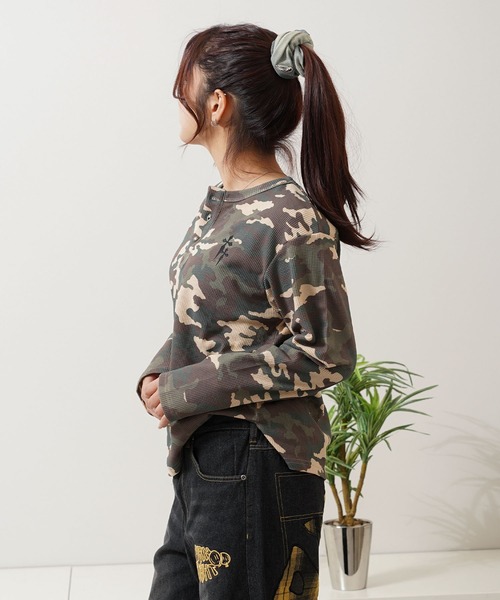 1111clothing(ワンフォークロージング)の「カモフラージュ サーマル ヘンリーネック ロングスリーブ Tシャツ / Camouflage Thermal Henley Neck Long Sleeve T-Shirt(Tシャツ/カットソー・メンズ・カーキ系1/カーキ系2・L/M)」の12枚目の写真
