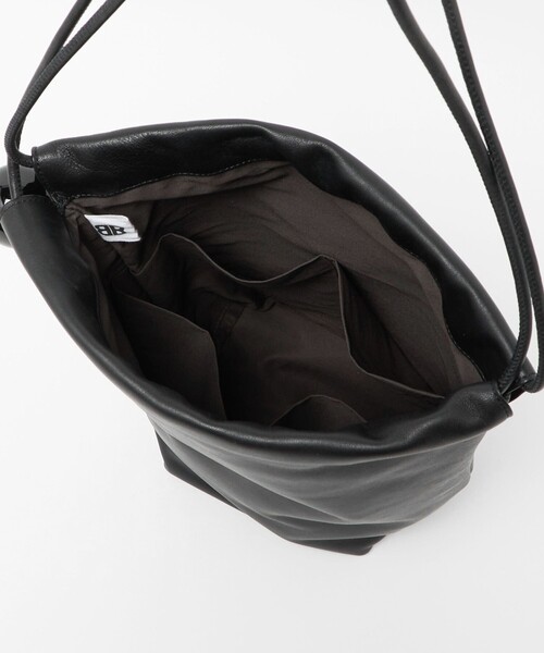 ODETTE E ODILE（オデットエオディール）の「＜Bucket Baggage＞ Ball Charm Soft Long（ショルダーバッグ・レディース・ホワイト/ブラック・FREE）」の9枚目の写真