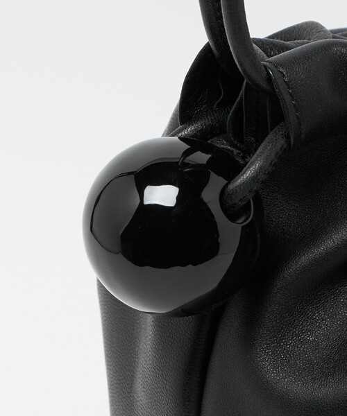 ODETTE E ODILE（オデットエオディール）の「＜Bucket Baggage＞ Ball Charm Soft Long（ショルダーバッグ・レディース・ホワイト/ブラック・FREE）」の11枚目の写真