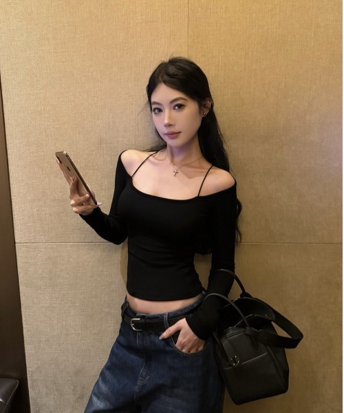 semuse（セミューズ）の「パッド付キャシャストラップトップス（Tシャツ/カットソー・レディース・ブラック/ホワイト/レッド・FREE）」の9枚目の写真